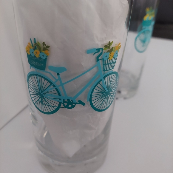 Set of 4 glasses and 4 placemats new - Picture 4 of 4